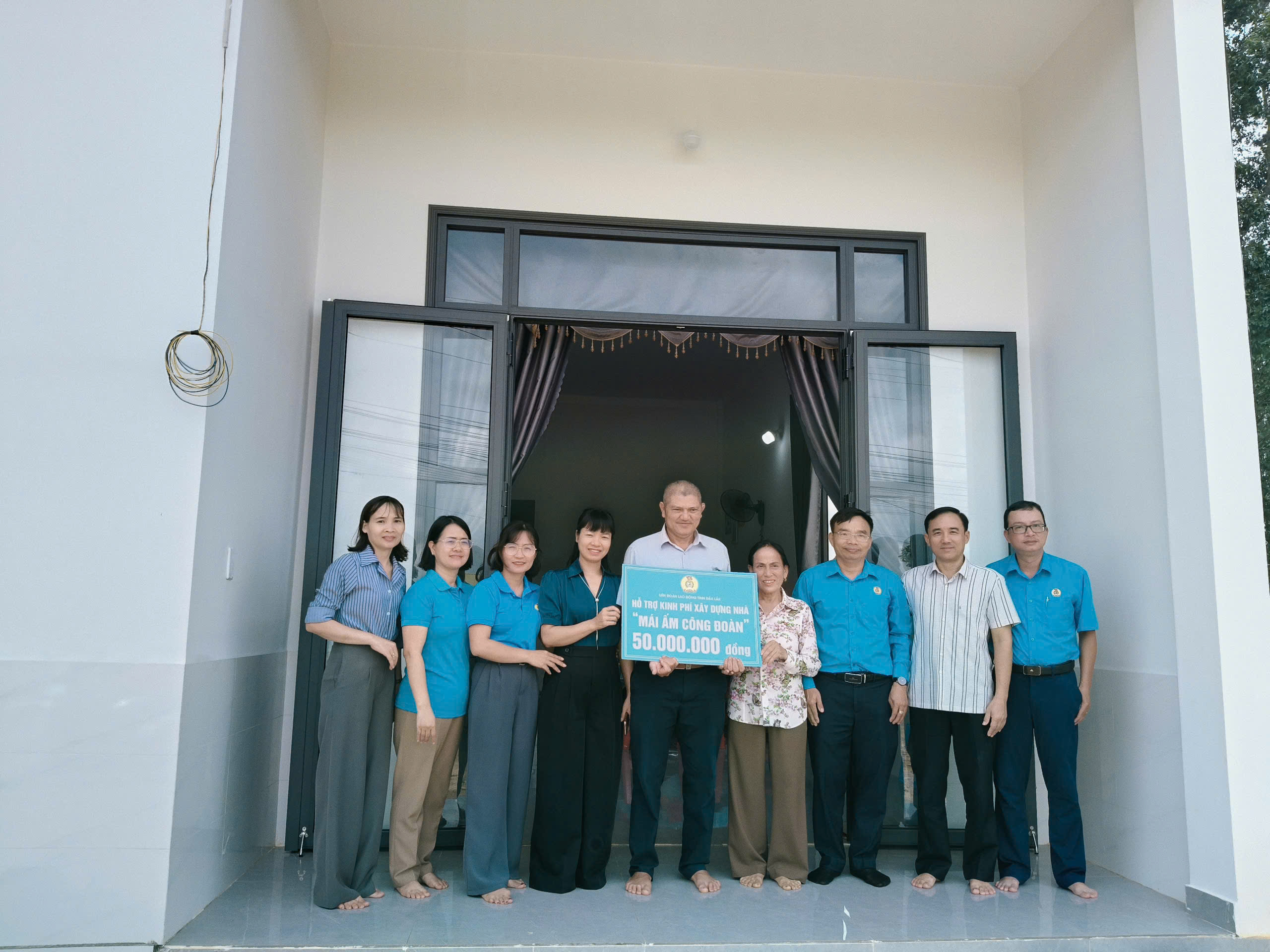 Chương trình hỗ trợ kinh phí xây nhà “MÁI ẤM CÔNG ĐOÀN” cho 2 đoàn viên trường Mẫu giáo Hoa Mai- Xã M’Drăk- tỉnh Đăk Lăk của Liên đoàn lao động tỉnh Đăk Lăk.