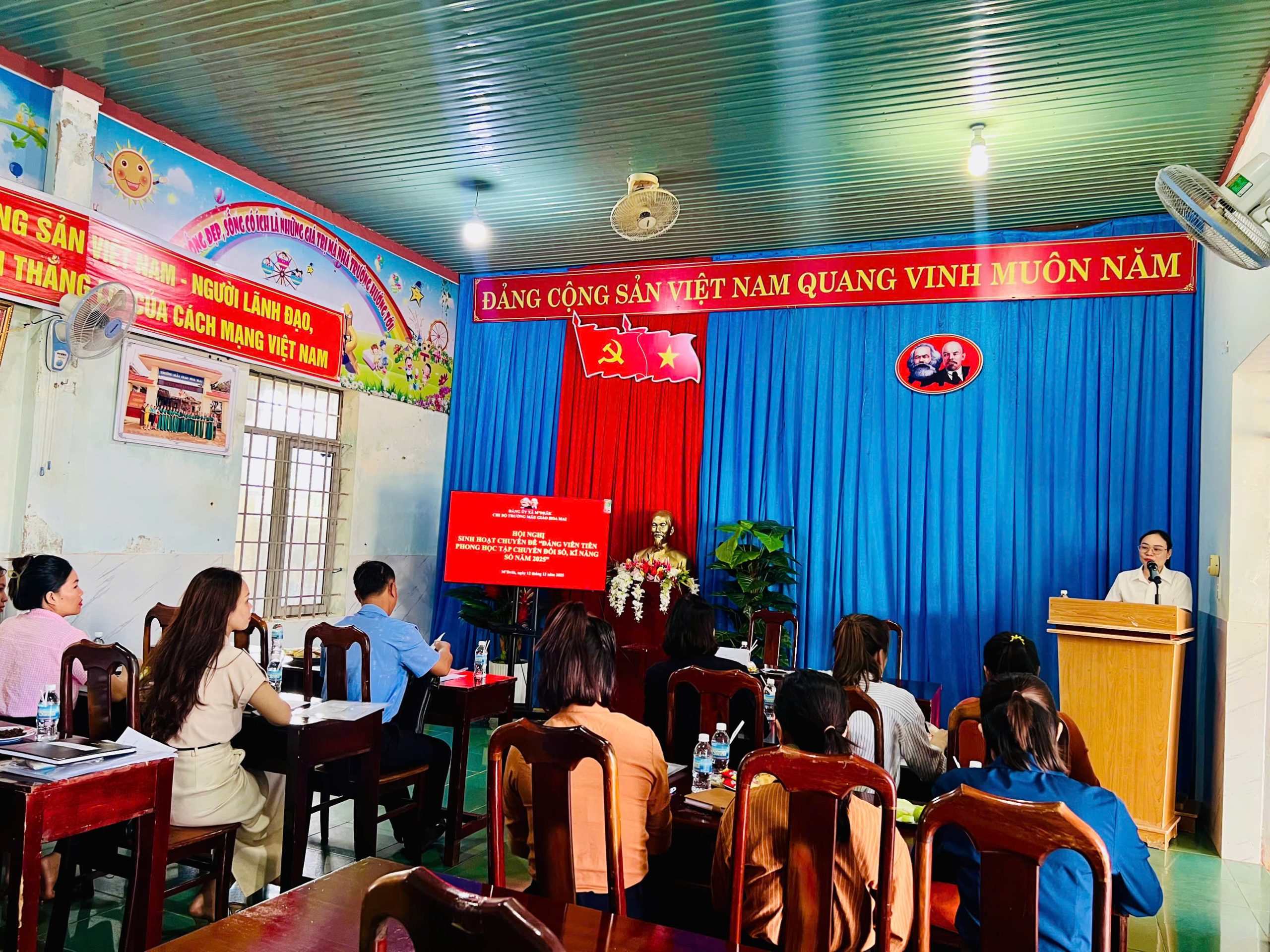 TRƯỜNG MẪU GIÁO HOA MAI TỔ CHỨC SINH HOẠT CHUYÊN ĐỀ “ĐẢNG VIÊN TIÊN PHONG HỌC TẬP KĨ NĂNG SỐ, CHUYỂN ĐỔI SỐ” TRƯỜNG MẪU GIÁO HOA MAI TỔ CHỨC SINH HOẠT CHUYÊN ĐỀ “ĐẢNG VIÊN TIÊN PHONG HỌC TẬP KĨ NĂNG SỐ, CHUYỂN ĐỔI SỐ”