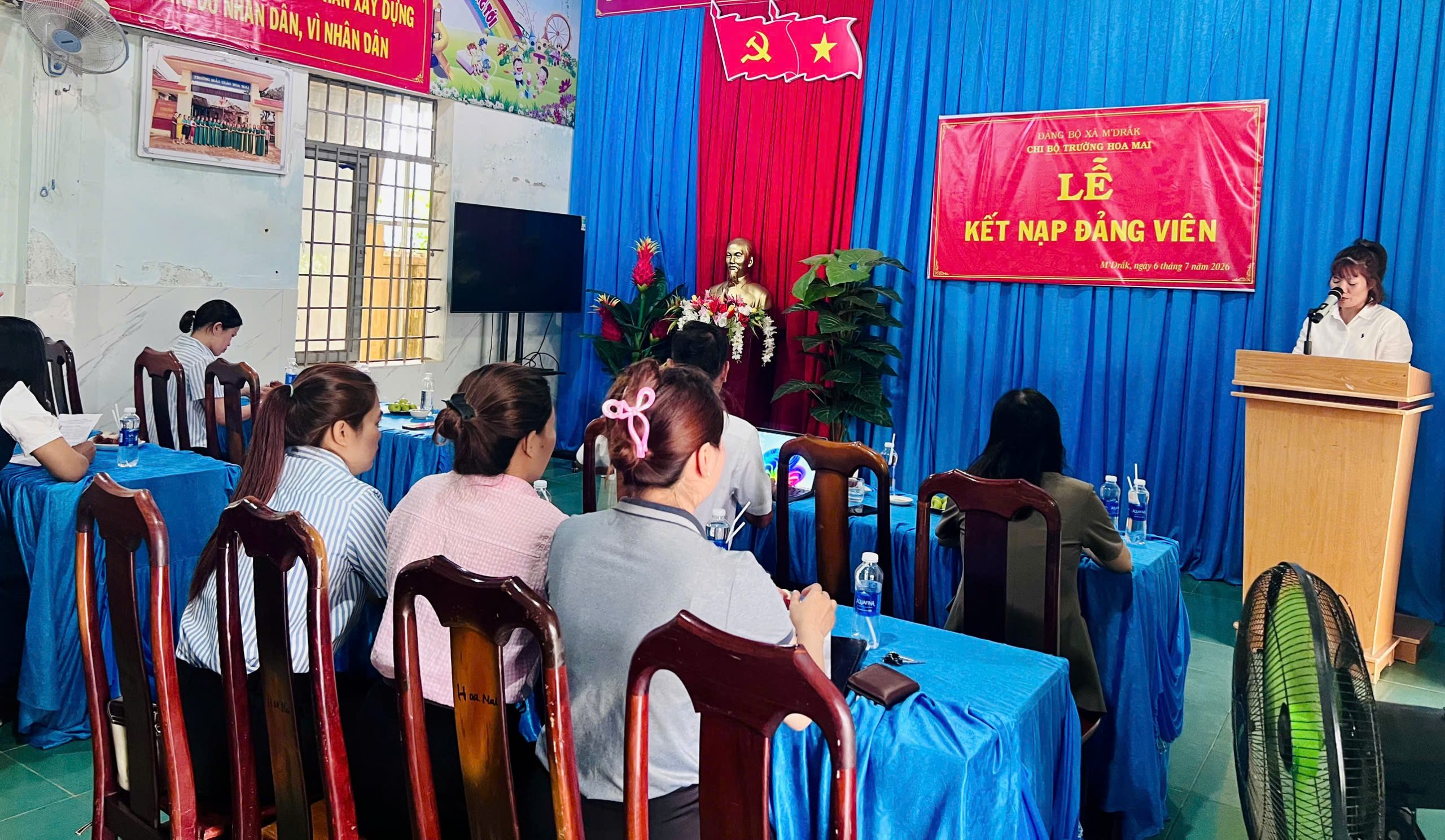 CHI BỘ TRƯỜNG MẪU GIÁO HOA MAI LONG TRỌNG TỔ CHỨC LỄ KẾT NẠP ĐẢNG VIÊN MỚI CHI BỘ TRƯỜNG MẪU GIÁO HOA MAI LONG TRỌNG TỔ CHỨC LỄ KẾT NẠP ĐẢNG VIÊN MỚI